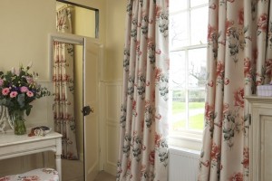 How to Choose the Perfect Curtains for Your Living Room